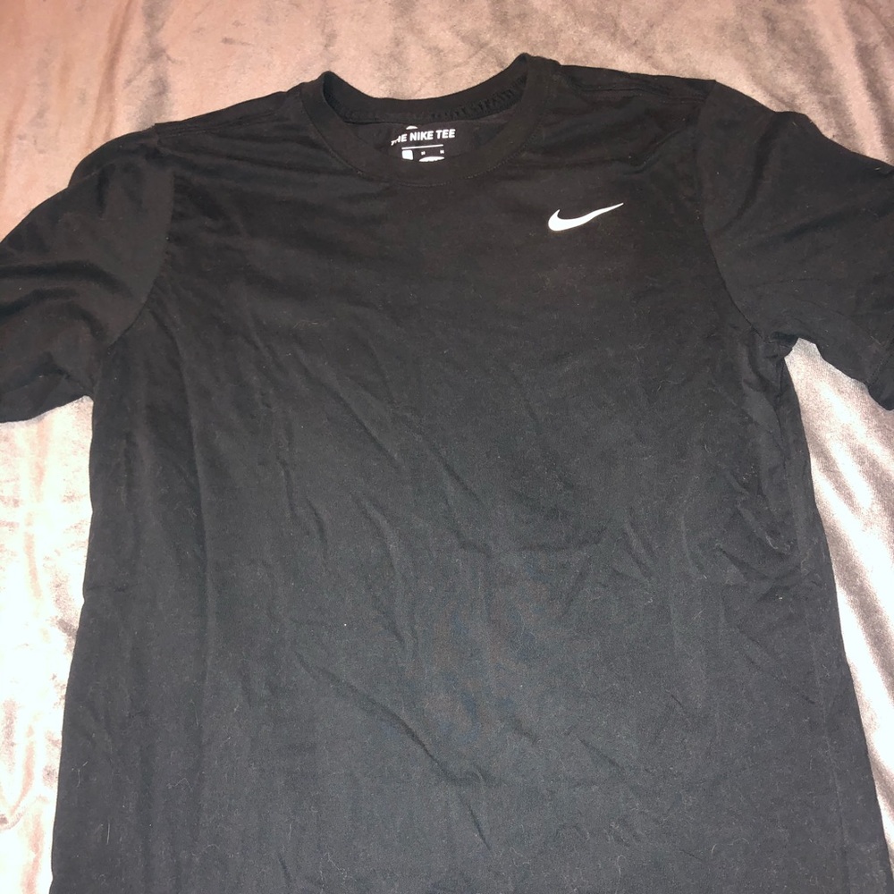 Black short sleeve t-shirt